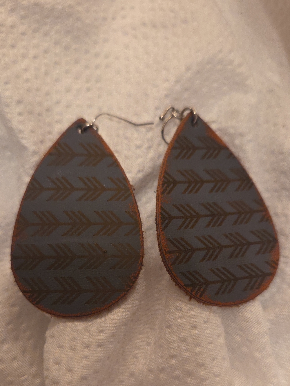 Gray Arrow Teardrop Leather Earrings - Unbranded